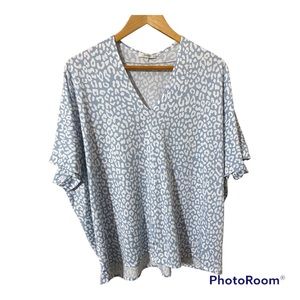 Jodifl Animal Print shirt, size Med
Smoke free / pet friendly home